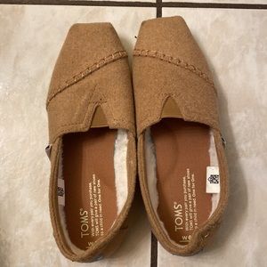 Tan Beige Felt Fur Lined Sz 6 Toms Womens Shoes